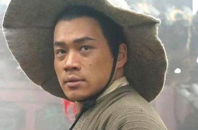 落草前，武松功夫有多高？看他斗西门庆和蒋门神就知道