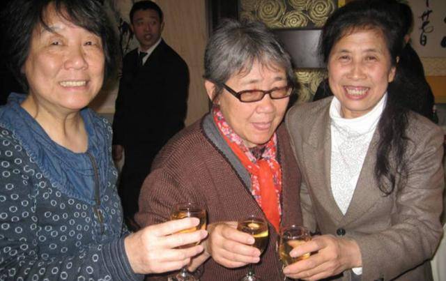 李作鹏长女：父亲入狱后工作被辞退，下海摆摊如今成为富豪住别墅