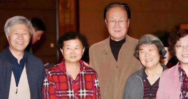 李作鹏长女：父亲入狱后工作被辞退，下海摆摊如今成为富豪住别墅