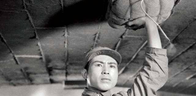 董存瑞19岁牺牲后，留下年轻的妻子，妻子的做法让人泪目