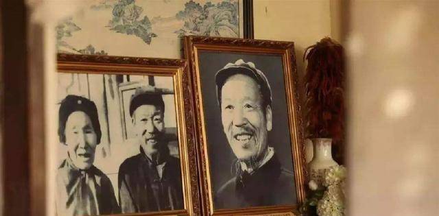 董存瑞19岁牺牲后，留下年轻的妻子，妻子的做法让人泪目