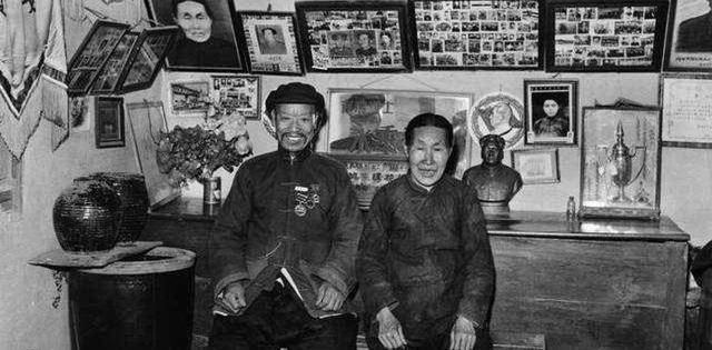 董存瑞19岁牺牲后，留下年轻的妻子，妻子的做法让人泪目