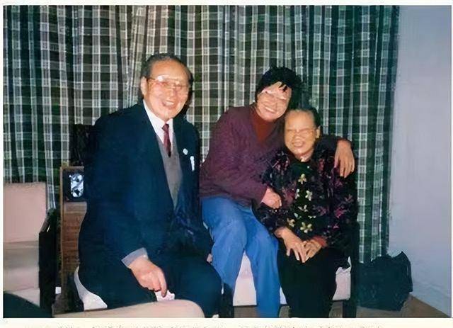 沈醉出狱后，接连写信迫切想见到妻子，已经改嫁的妻子如何应对？