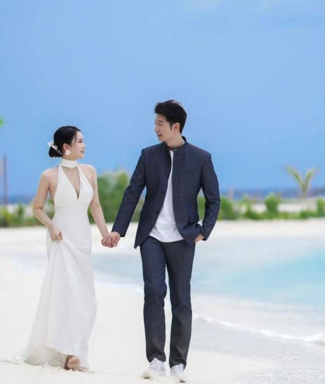 上围澎湃！高钧贤拍片记录老婆喂奶片段，意外曝光对方傲人身材
