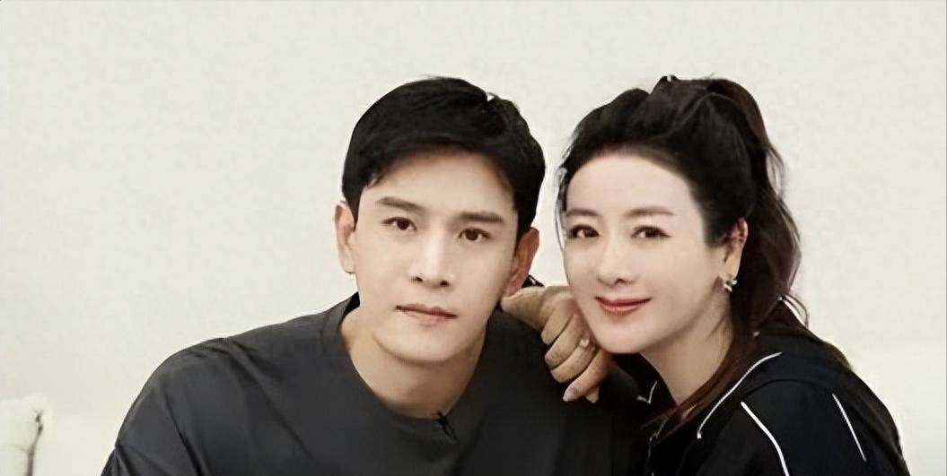 原来他们是夫妻，出道28年零绯闻，老婆比他出名，女儿高颜值