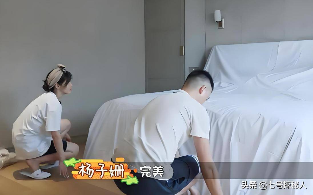 他俩竟是夫妻，老婆比他有名，出道19年少有绯闻，现女儿有高颜值