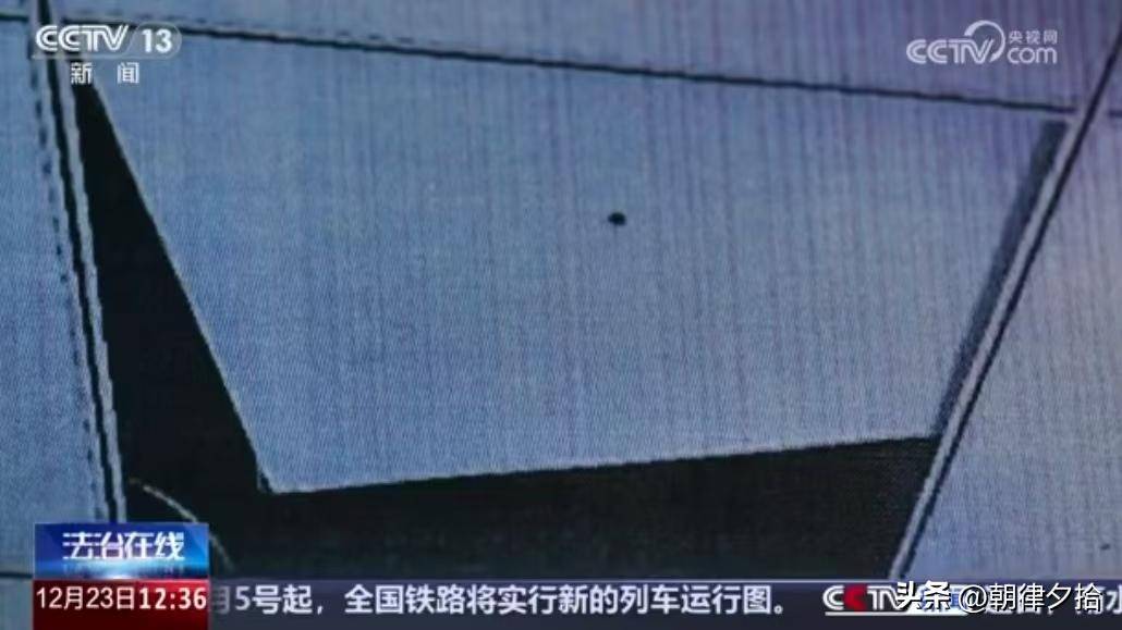 女子北京租房发现房顶小孔变大，竟藏针孔摄像头！房东被抓后供述：用备用钥匙进屋装摄像头