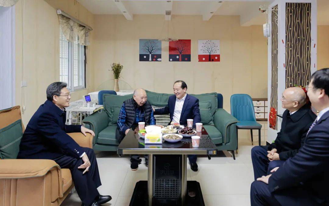 杨昌鹏尹恒斌胡吉宏张锦新春走访慰问正厅级退休老同志
