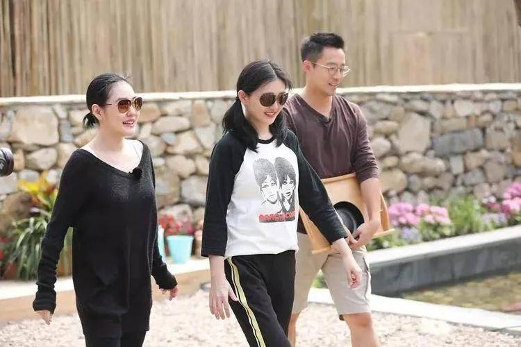 大S是真的很爱小S，从《幸福三重奏》中一个小细节，就可以看出来