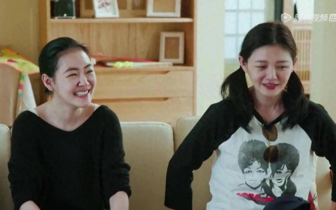 大S是真的很爱小S，从《幸福三重奏》中一个小细节，就可以看出来