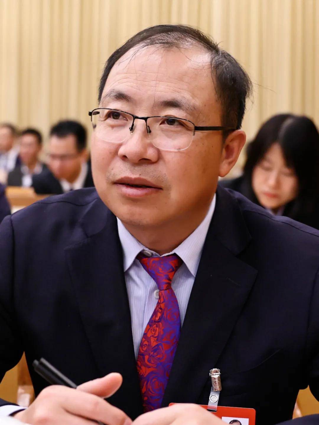 朱山、黄水波、张志菊、黄乐、蒋凌峰、李树林、张时荣代表共话依法平等保护民营企业：用足法律手段优化营商环境
