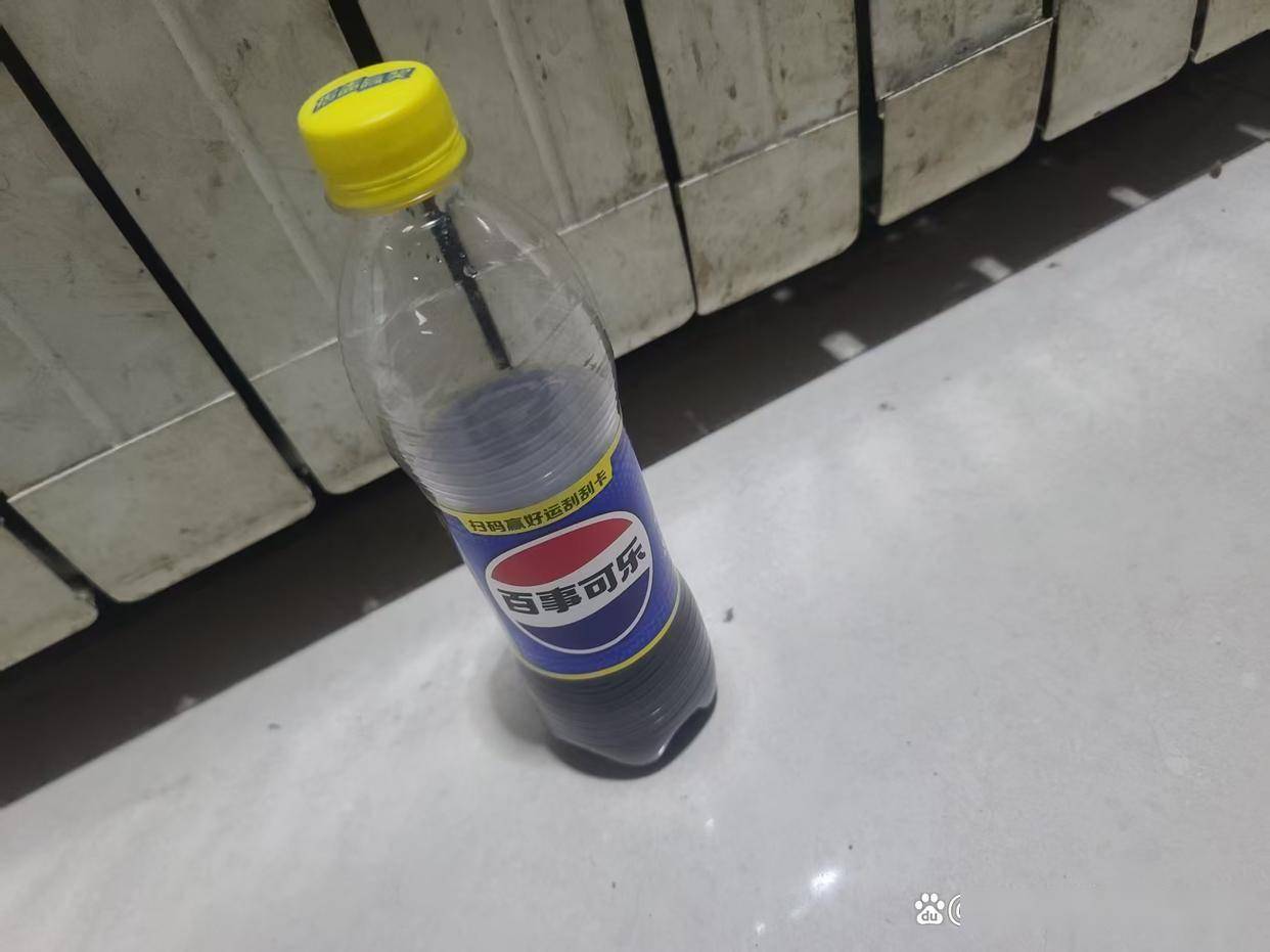 我每天至少喝一瓶可乐