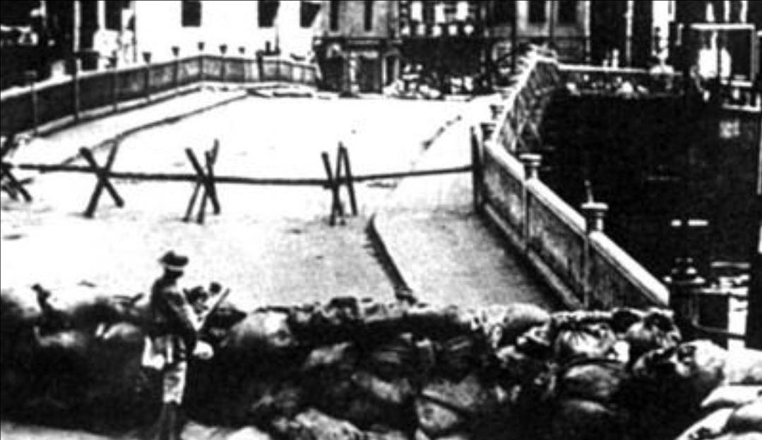 1937年，姚子青500百壮士死守宝山，敌人亦为之鸣枪致敬