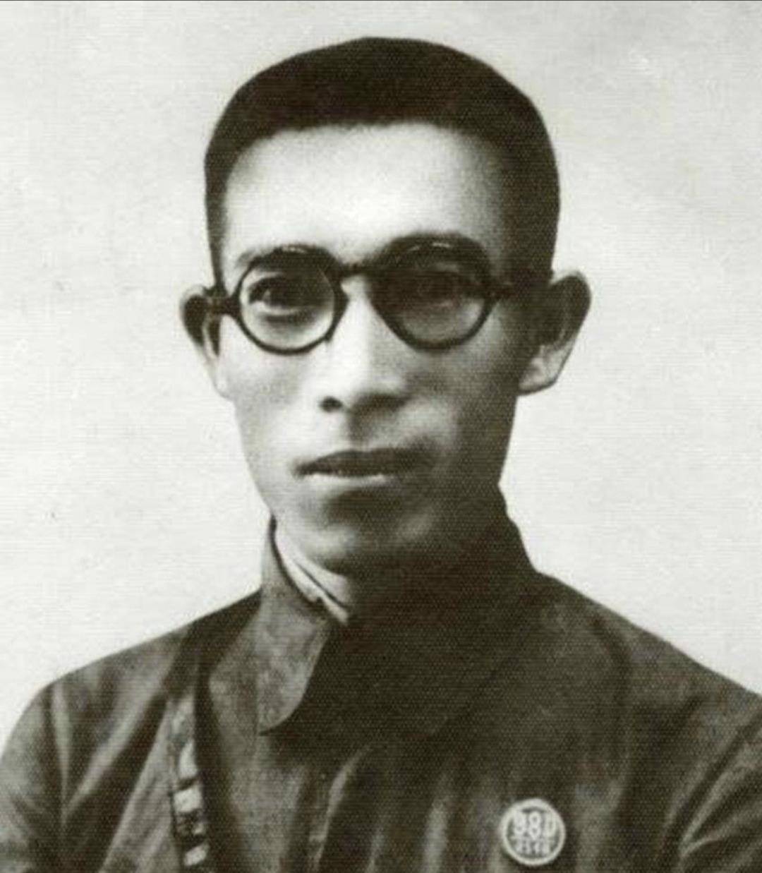 1937年，姚子青500百壮士死守宝山，敌人亦为之鸣枪致敬