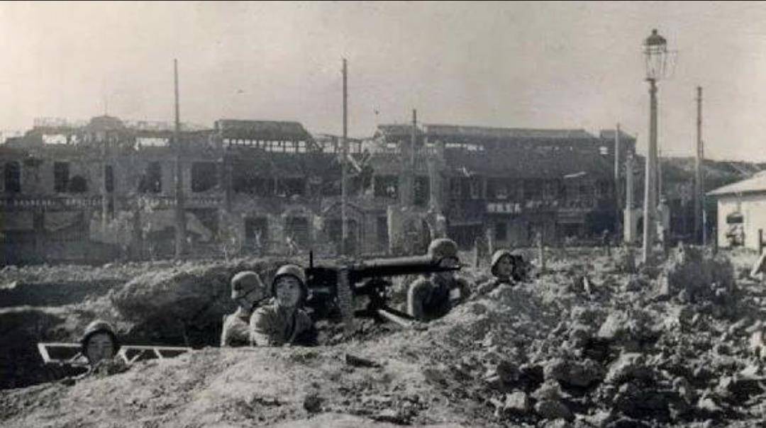 1937年，姚子青500百壮士死守宝山，敌人亦为之鸣枪致敬