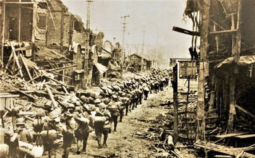 1937年，姚子青500百壮士死守宝山，敌人亦为之鸣枪致敬