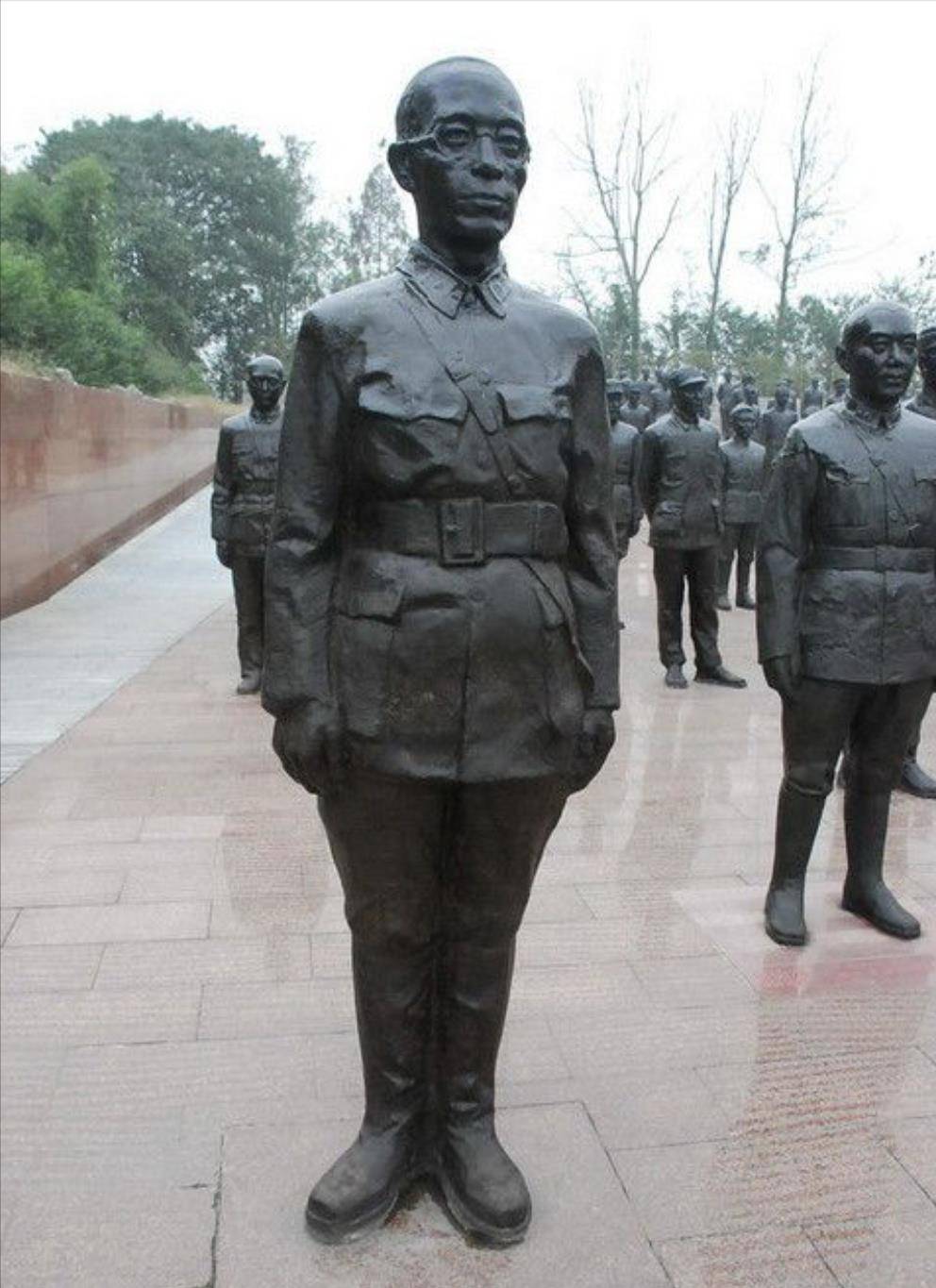 1937年，姚子青500百壮士死守宝山，敌人亦为之鸣枪致敬