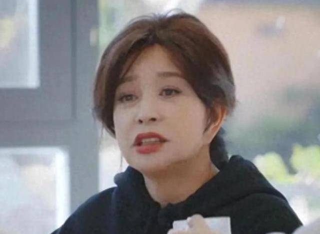 老战友回忆女兵时期的刘晓庆：特会来事领导都喜欢，像大姐大