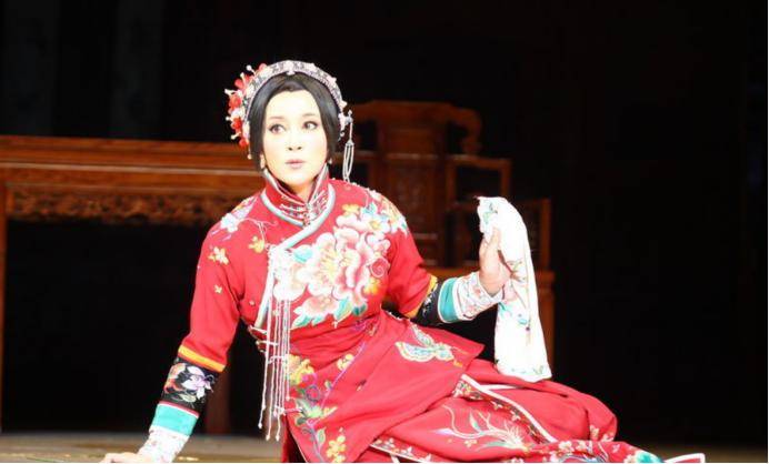 老战友回忆女兵时期的刘晓庆：特会来事 领导都喜欢 像个“大姐大”