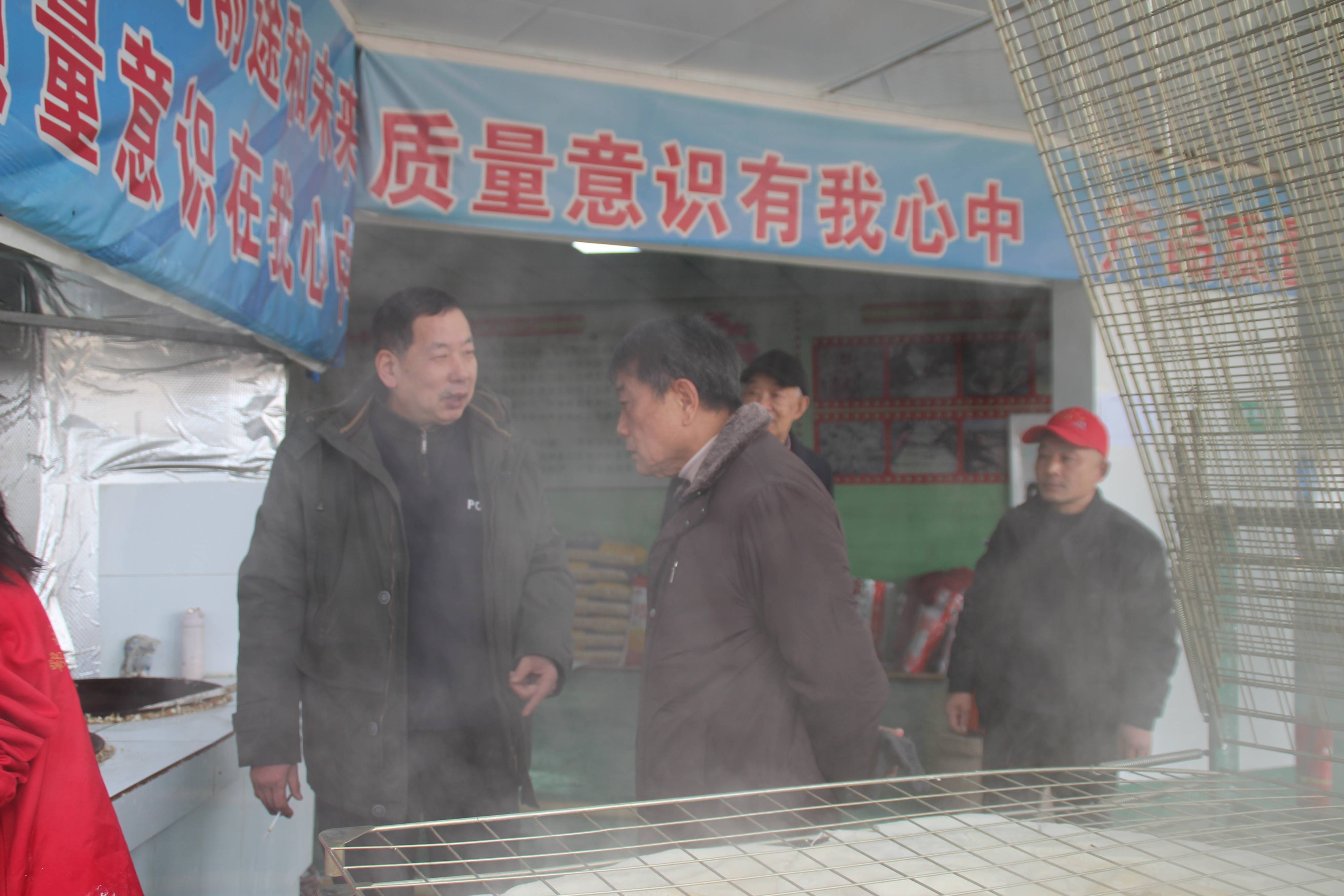 领导的关怀是企业前进的动力源泉：鄂州市老领导走访沙窝好口味豆丝厂