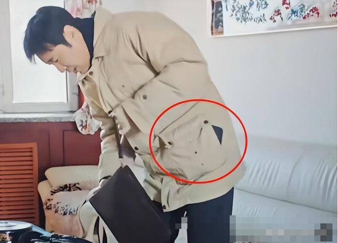 《我是刑警》穿帮瞬间，公安局牌子装反我忍，这个偷笑真的忍不了