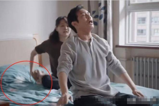 《我是刑警》穿帮瞬间，公安局牌子装反我忍，这个偷笑真的忍不了