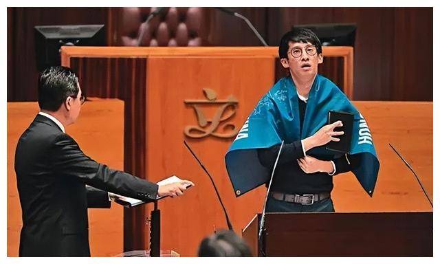 “港独”梁颂恒的末路：与家人断绝关系潜逃美国，今面临露宿街头