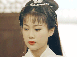 梁小冰鼻塌个矮算大美人吗？看她与袁咏仪的合照，就有答案了