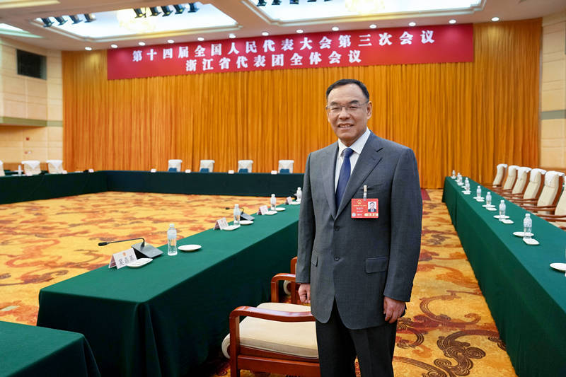 杨剑宇代表建议：加快5G地空通信技术在航空互联网中的应用