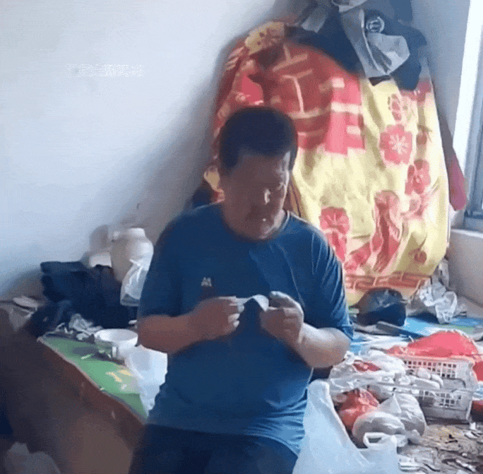沧州版“楚门的世界”火了，乡亲们24小时直播捧红网红民哥