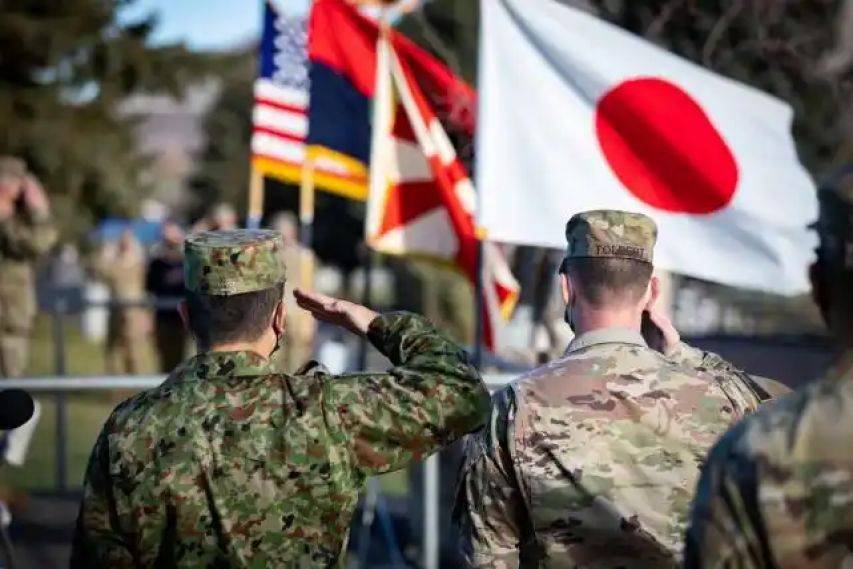 警报一夜拉响，7国蠢蠢欲动，日本亮出新导弹，局势愈发严峻了