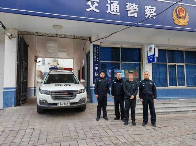 小米SU7 Ultra车主深夜飙车被抓 时速近200公里