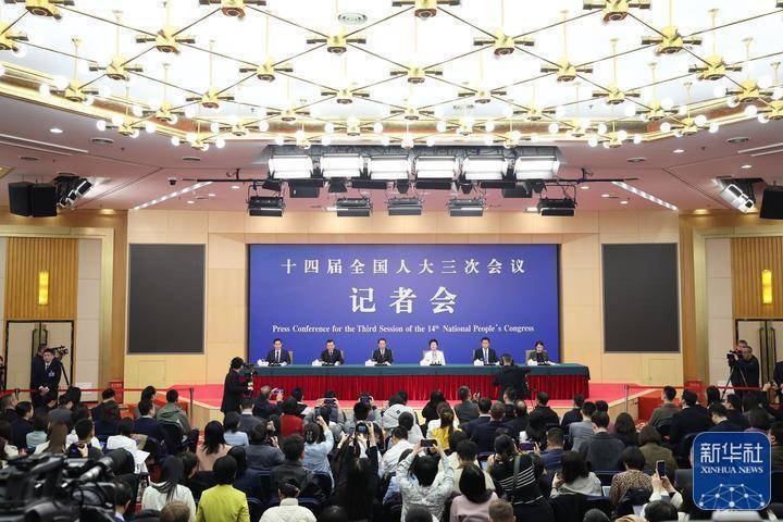 人社部：将更多灵活就业人员、农民工等纳入企业职工社保制度