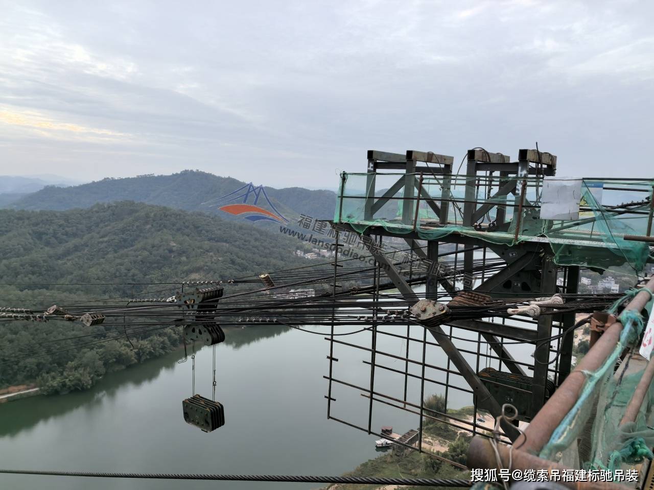 缆索吊——广西梧州藤县平岑高速北流河特大桥