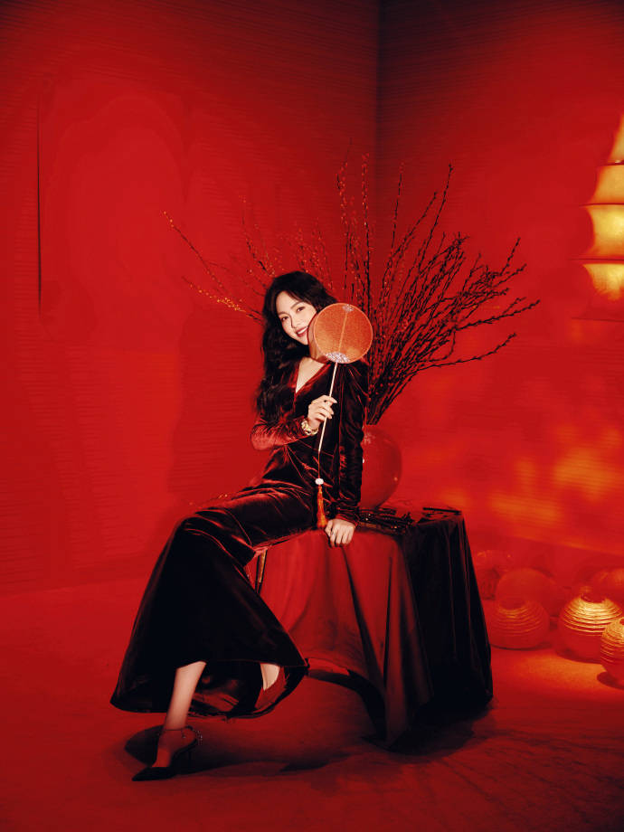 唐嫣公开行程受期待，一袭红裙美如新娘，与罗晋恩爱甜蜜惹人羡