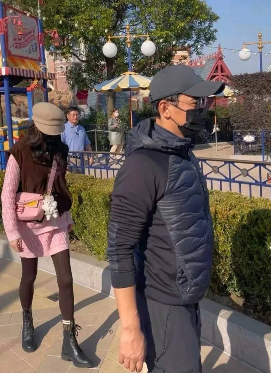 唐嫣公开行程受期待，一袭红裙美如新娘，与罗晋恩爱甜蜜惹人羡