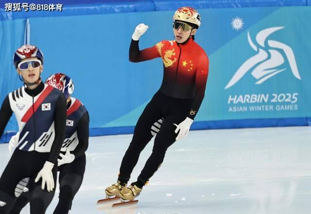 中国林!林孝埈500米最后弯道逆转韩国夺金,扑进教练张晶怀中痛哭