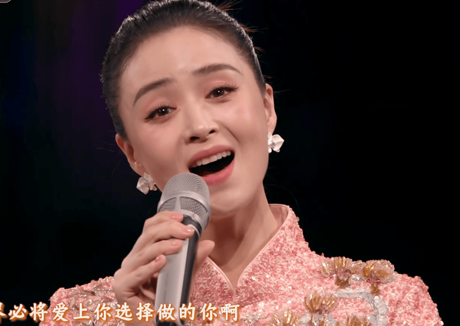 春晚众星怼脸状态：王菲大粗眉抢镜，宋佳腮红过重，关晓彤肿了