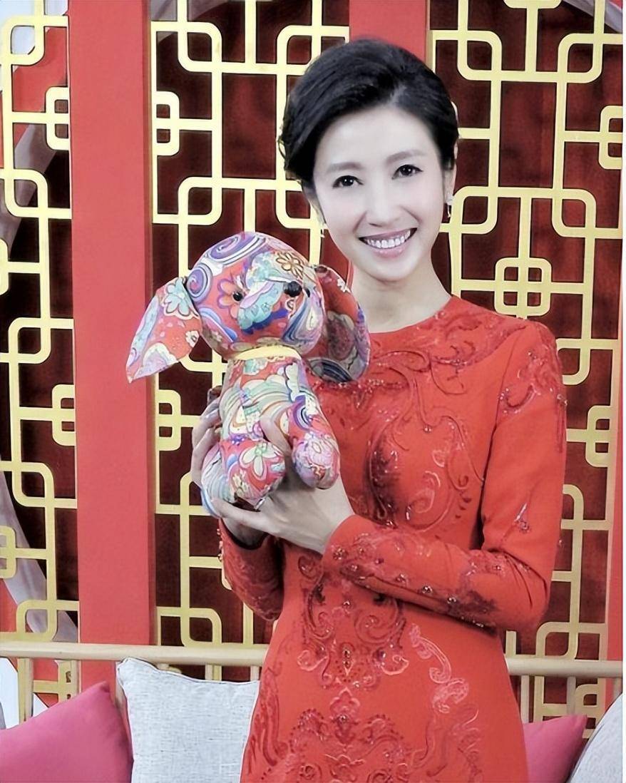 春妮：23岁嫁蒋虎，40岁嫁刚强，41岁生子，如今生活非常幸福！