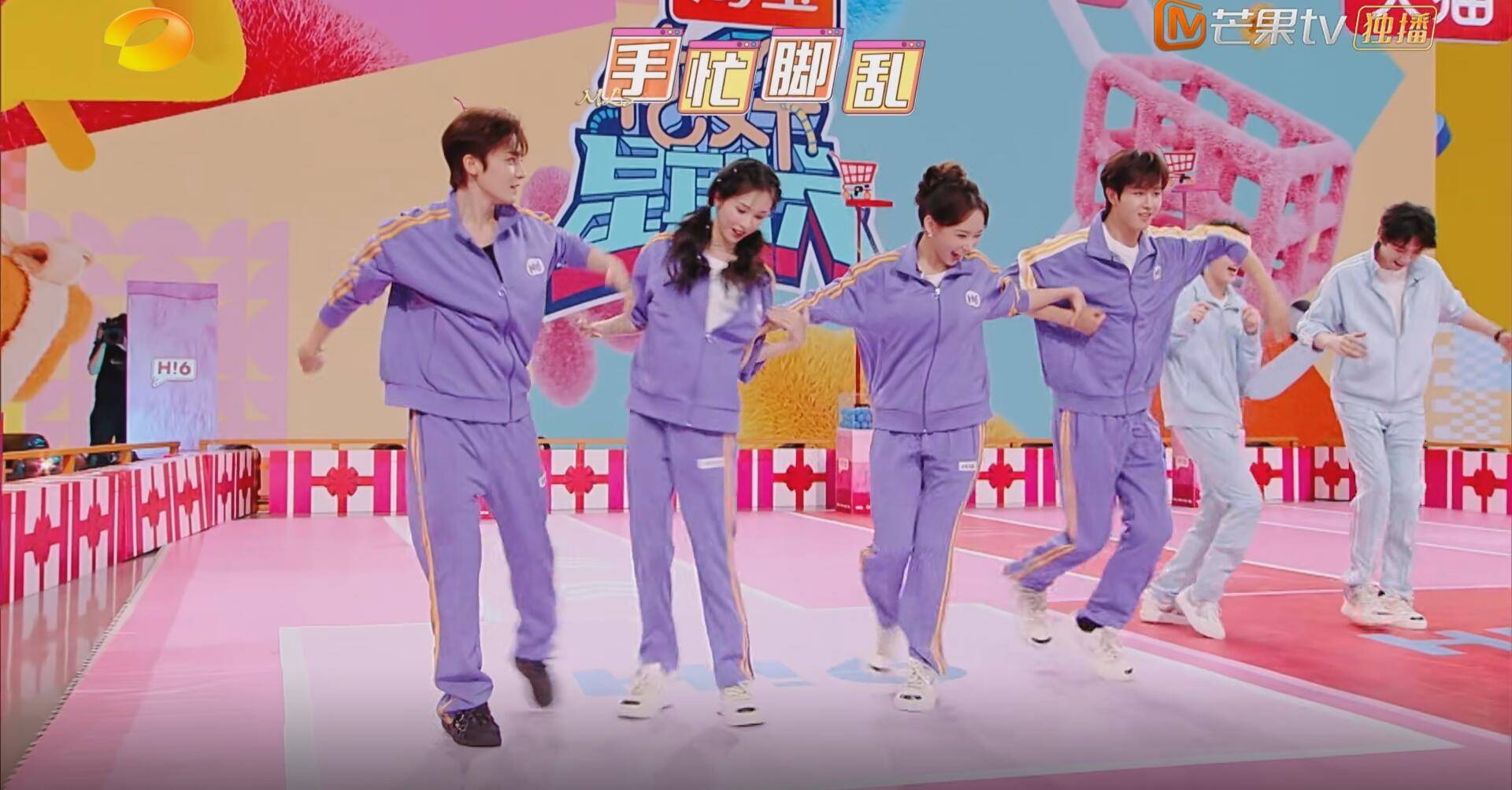 程潇的“腿”，陈都灵的“没眼看”，让这期《星期六》彻底封神